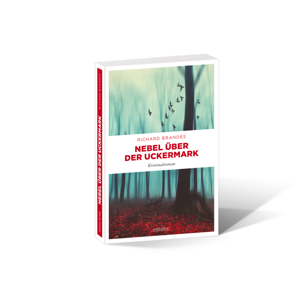 3d-Buchcover mit einem nebeligen Wald mit kahlen Bäumen über denen Vögel fliegenl